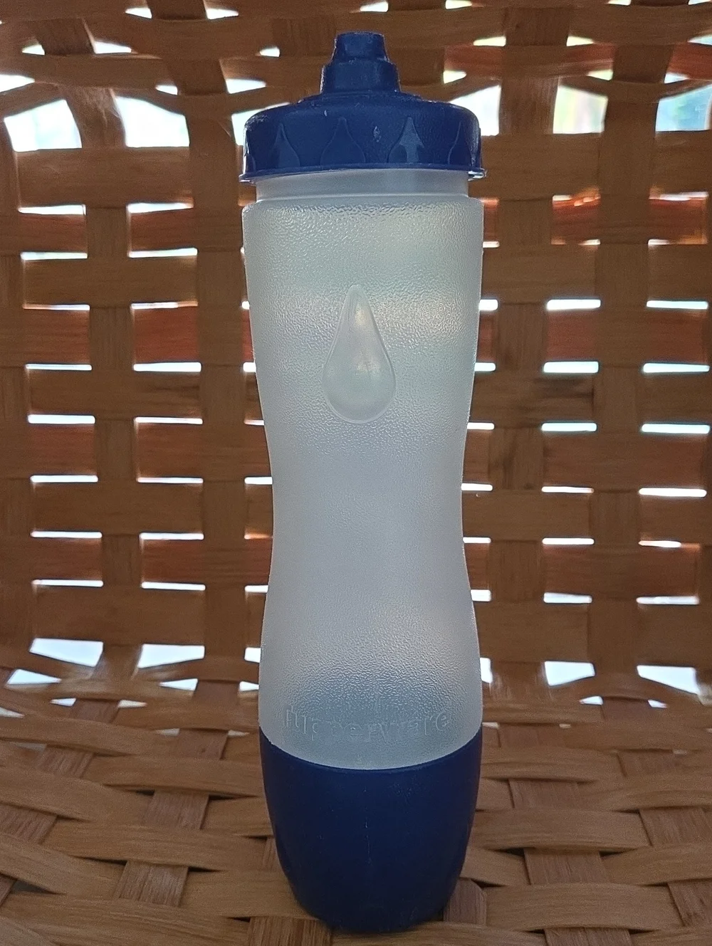 Tupperware Snack/CUP/WATER HOLDER. 